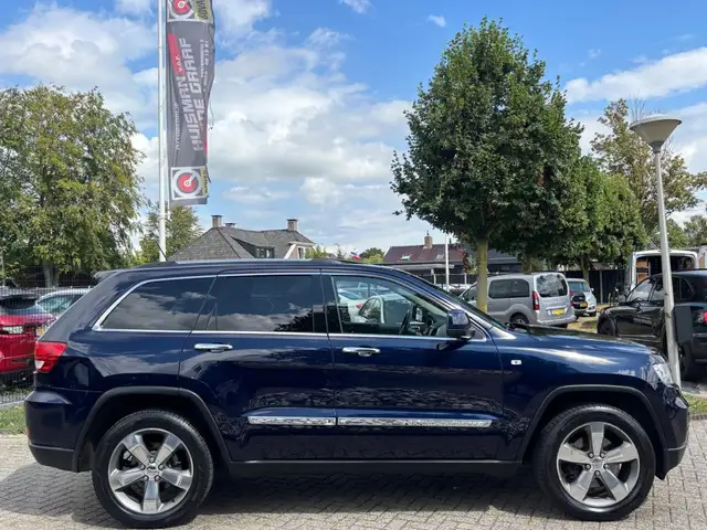 Jeep Grand Cherokee view 4