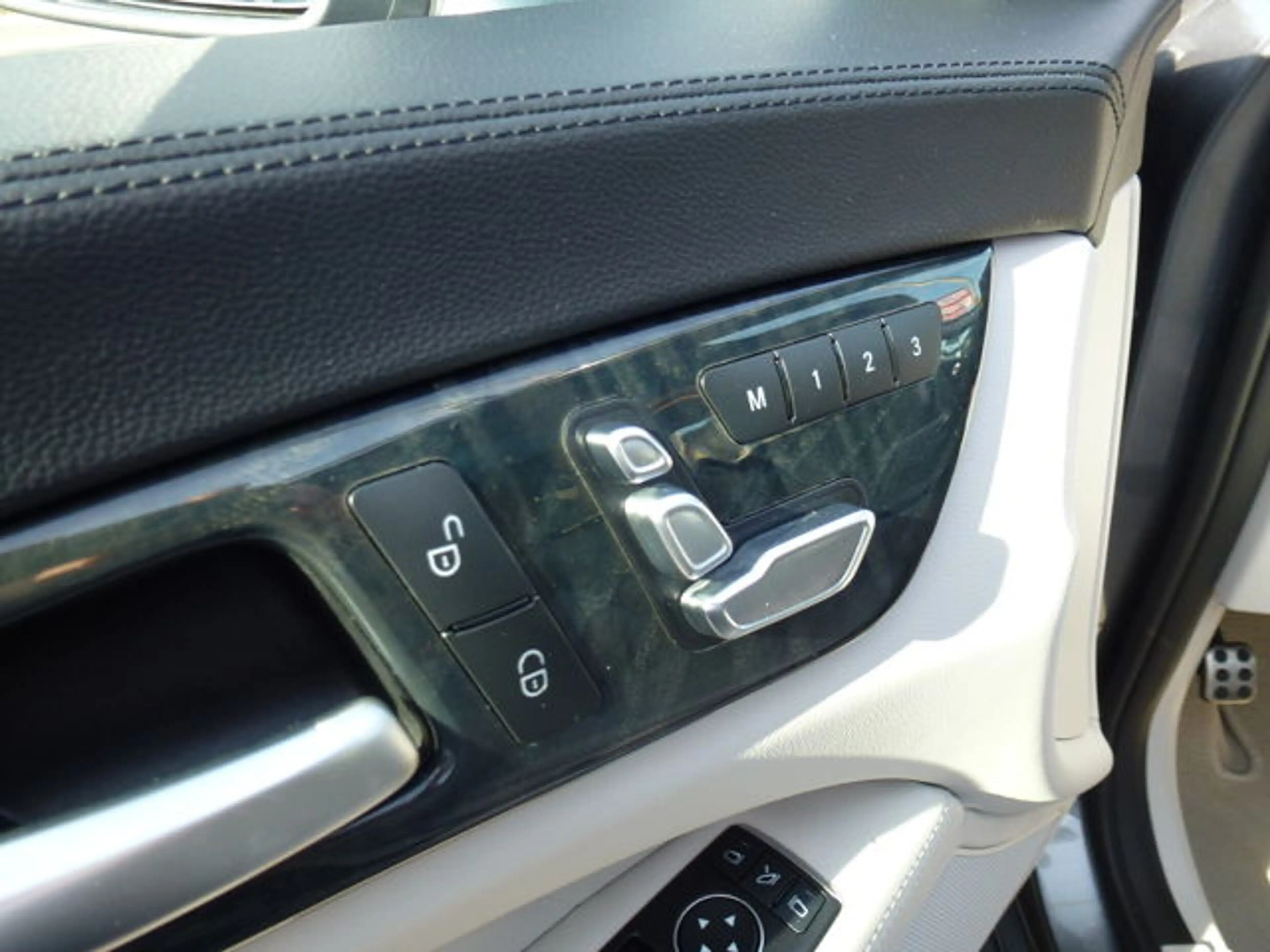 Mercedes-Benz CLS 400 unfallfrei, AMG-Line, Standheizung, — photo 15