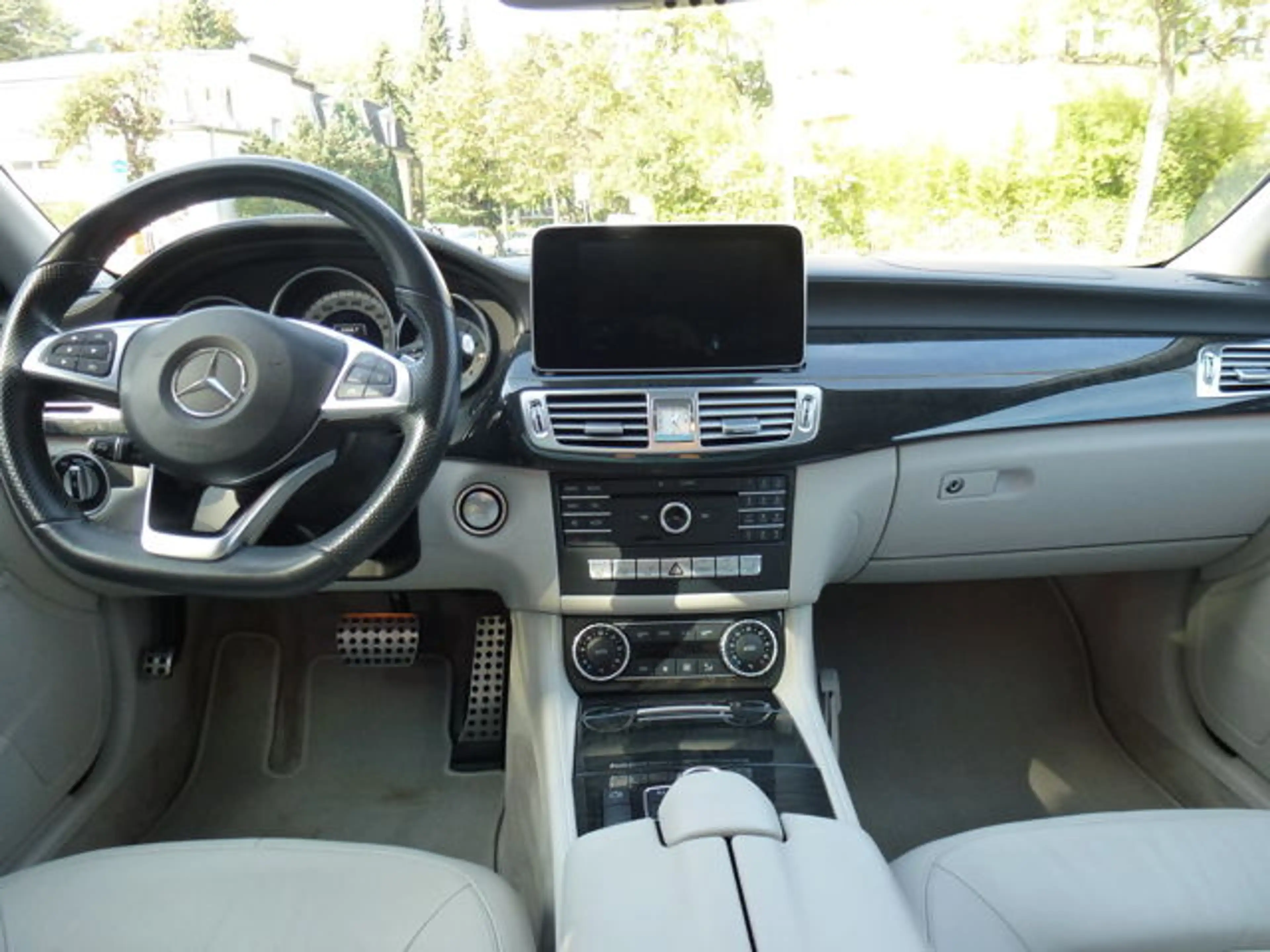 Mercedes-Benz CLS 400 unfallfrei, AMG-Line, Standheizung, — photo 14