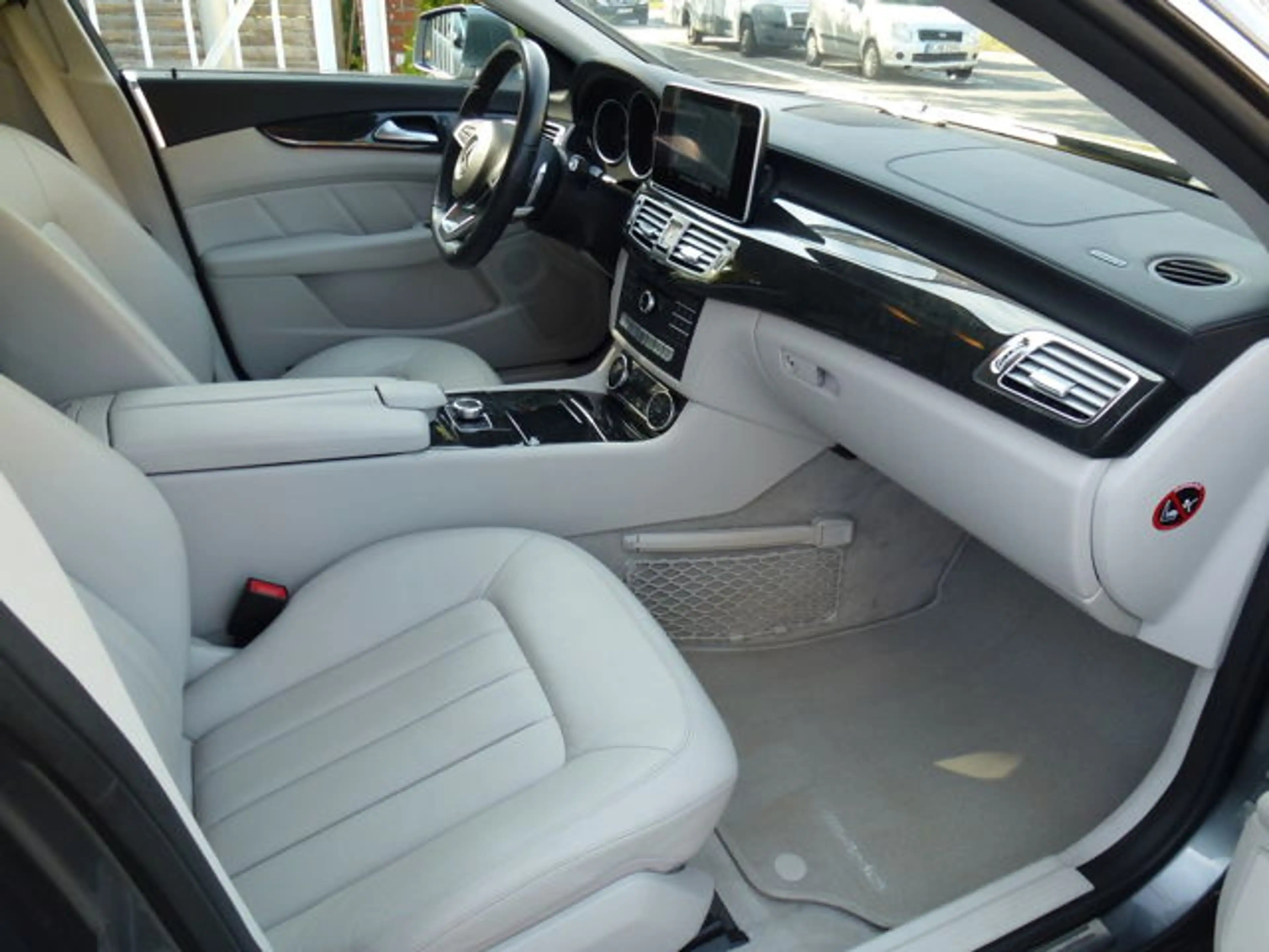 Mercedes-Benz CLS 400 unfallfrei, AMG-Line, Standheizung, — photo 8