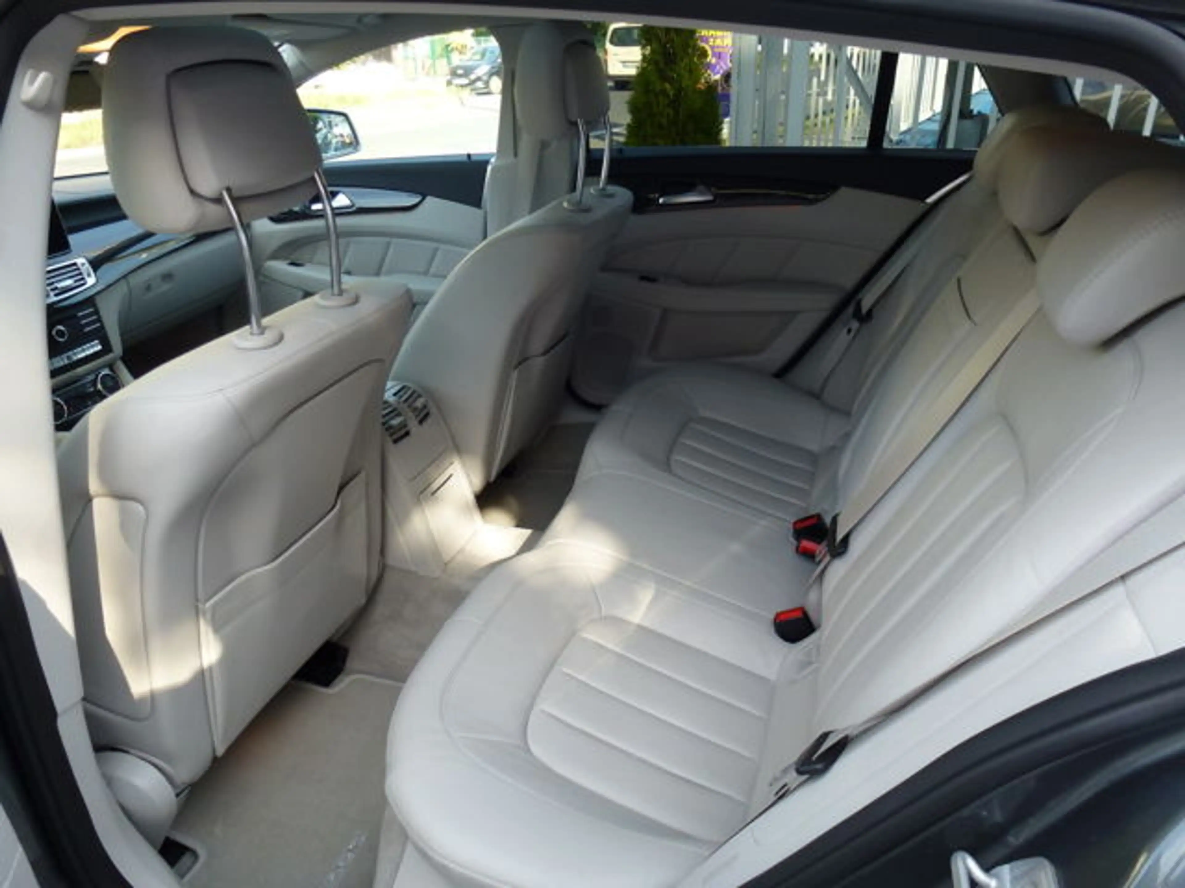 Mercedes-Benz CLS 400 unfallfrei, AMG-Line, Standheizung, — photo 9