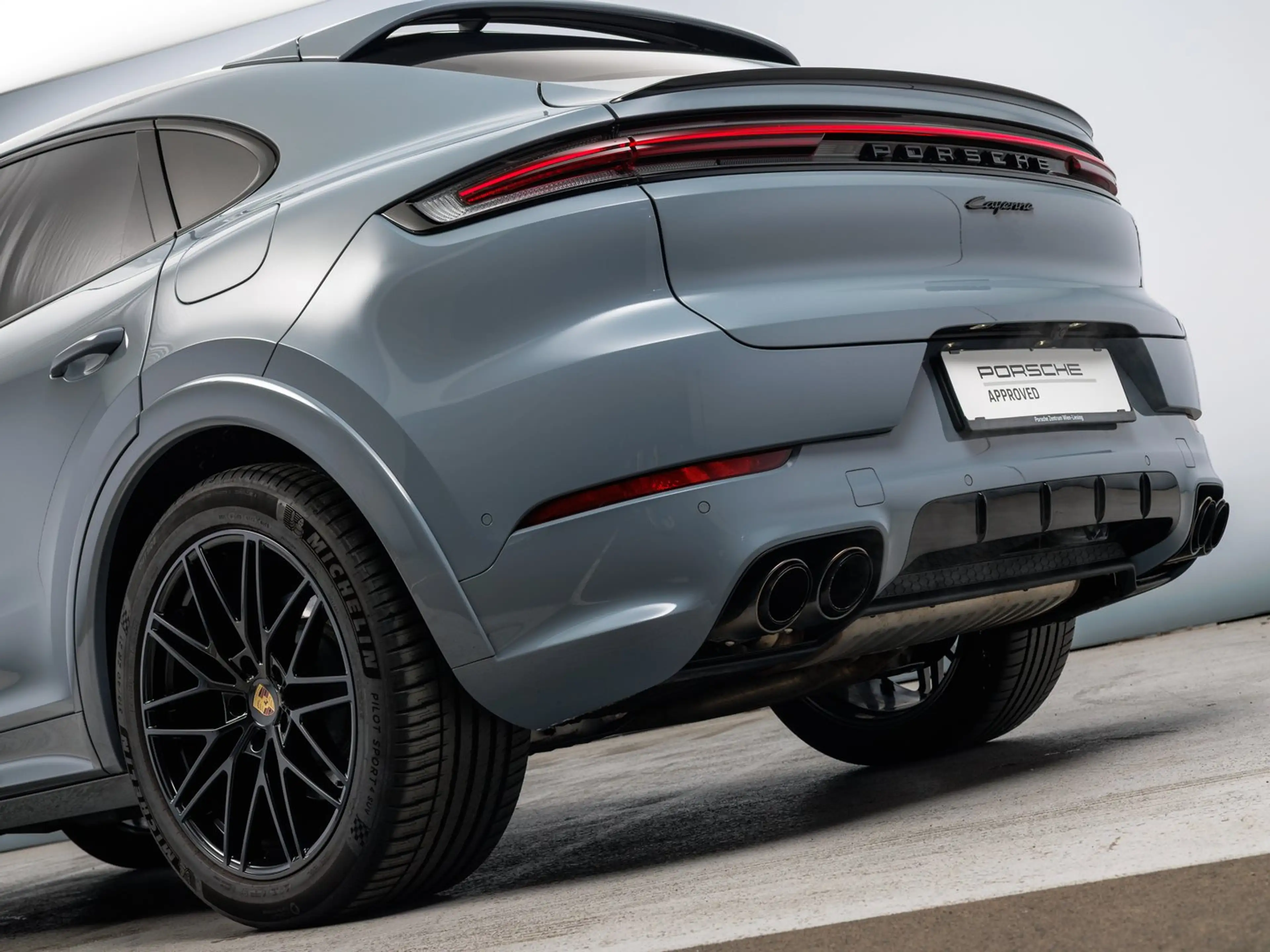 Porsche Cayenne E-Hybrid Coupé — photo 13