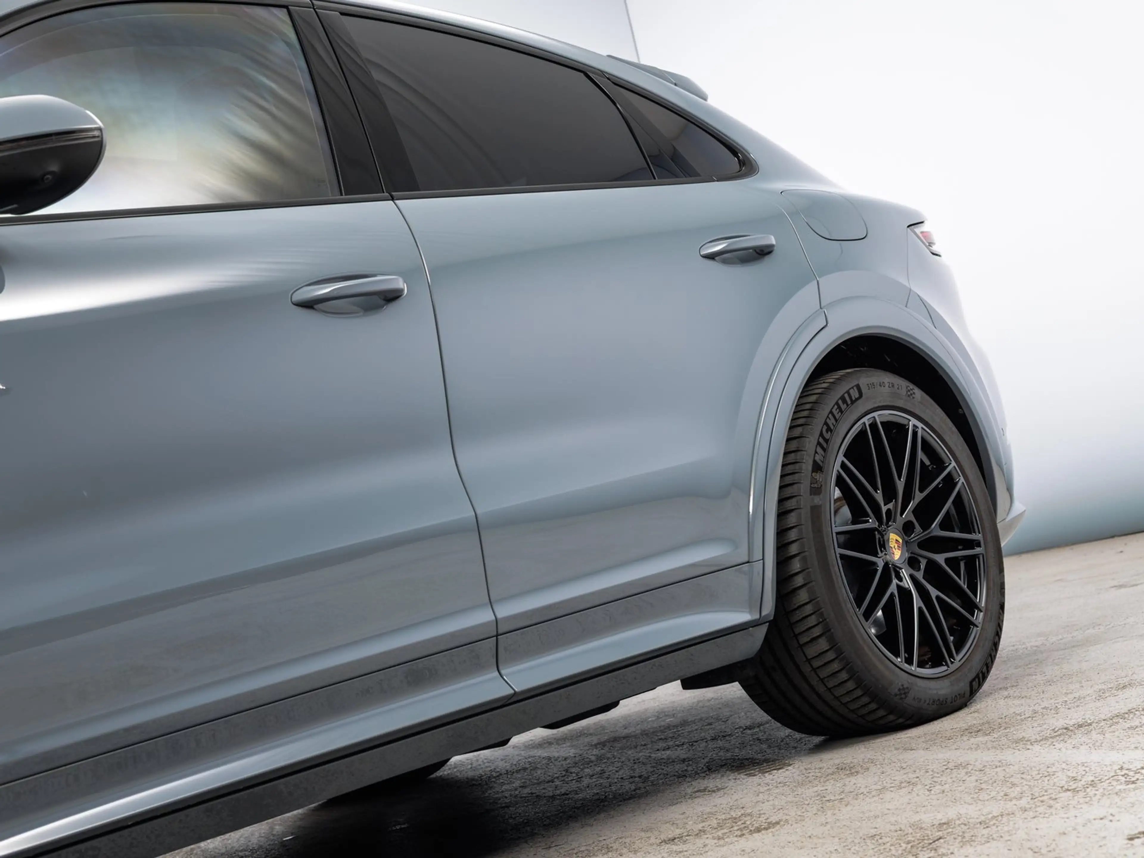 Porsche Cayenne E-Hybrid Coupé — photo 8
