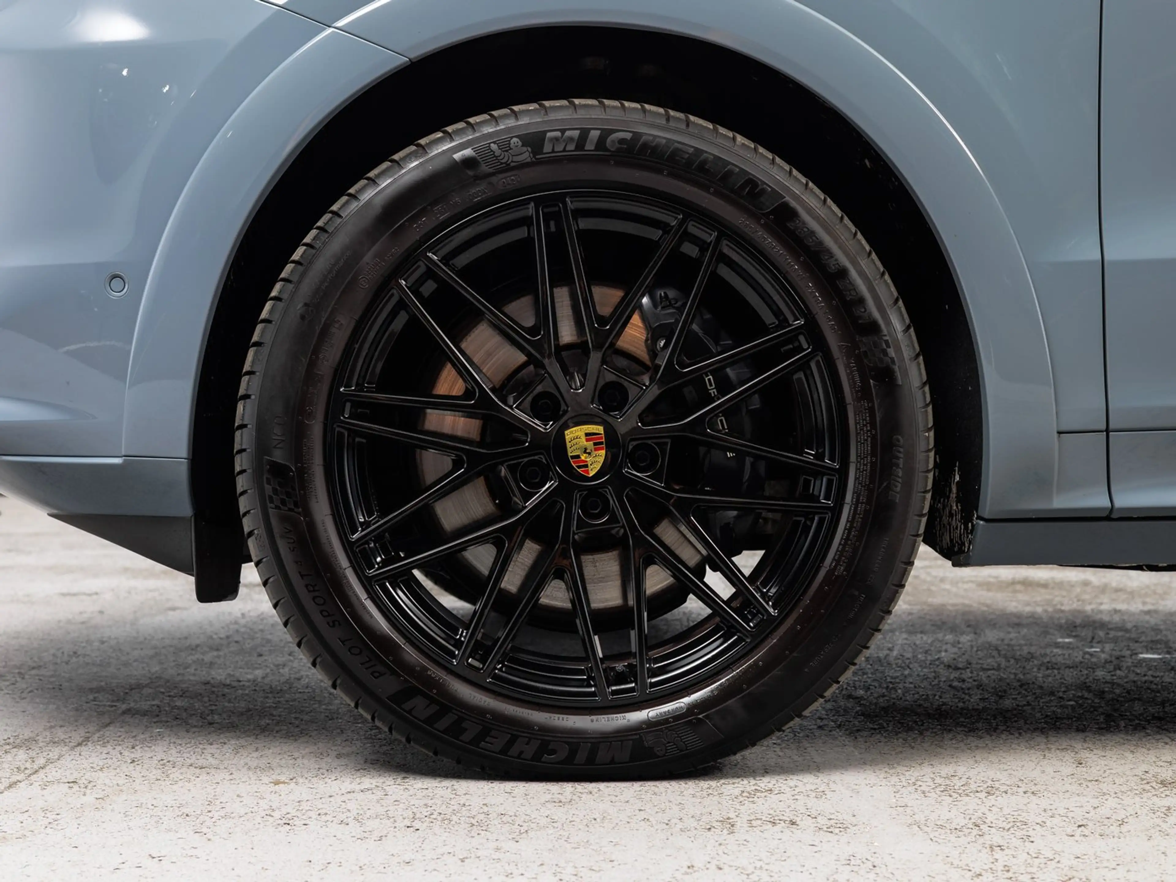 Porsche Cayenne E-Hybrid Coupé — photo 12