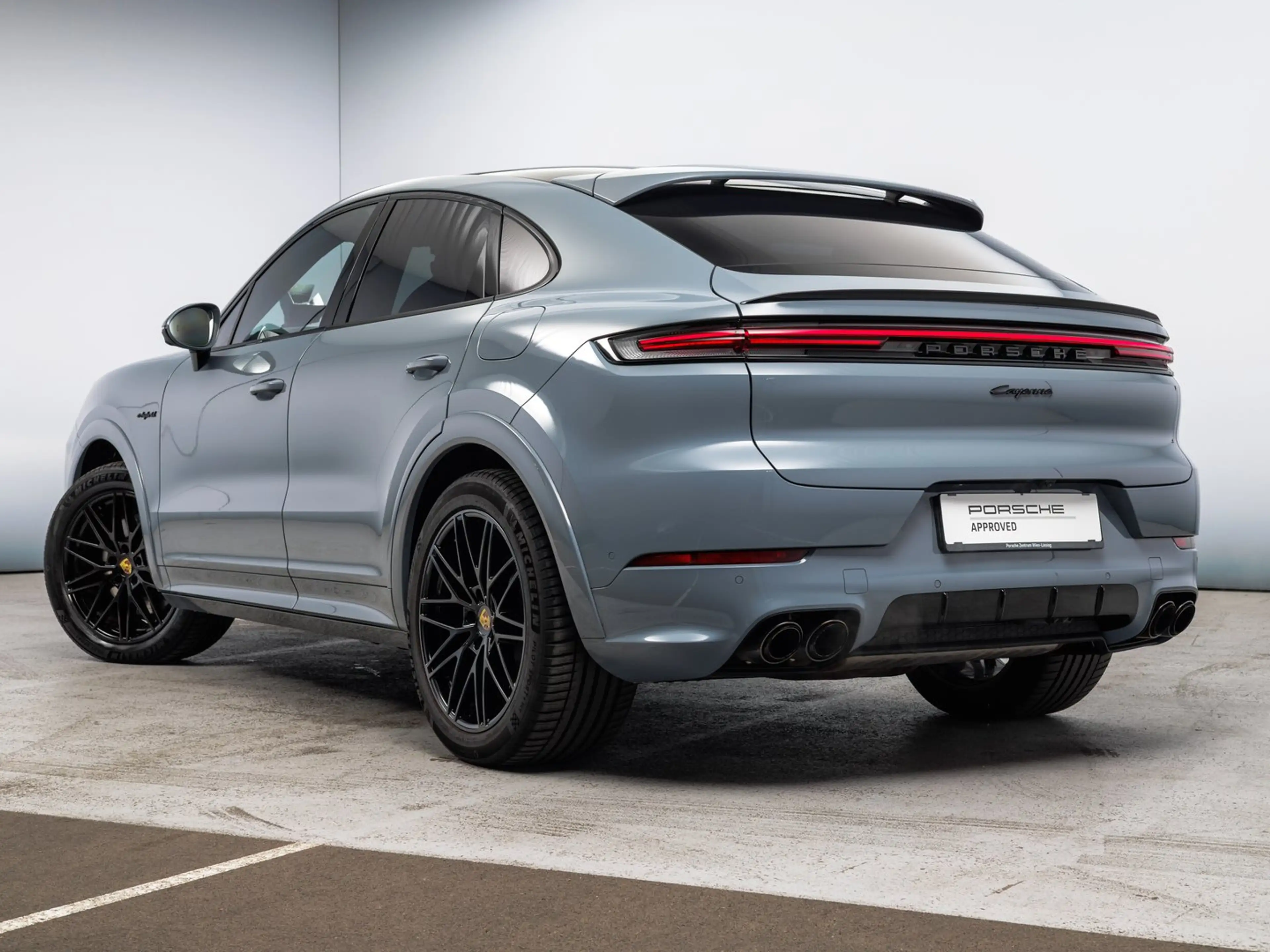 Porsche Cayenne E-Hybrid Coupé — photo 3