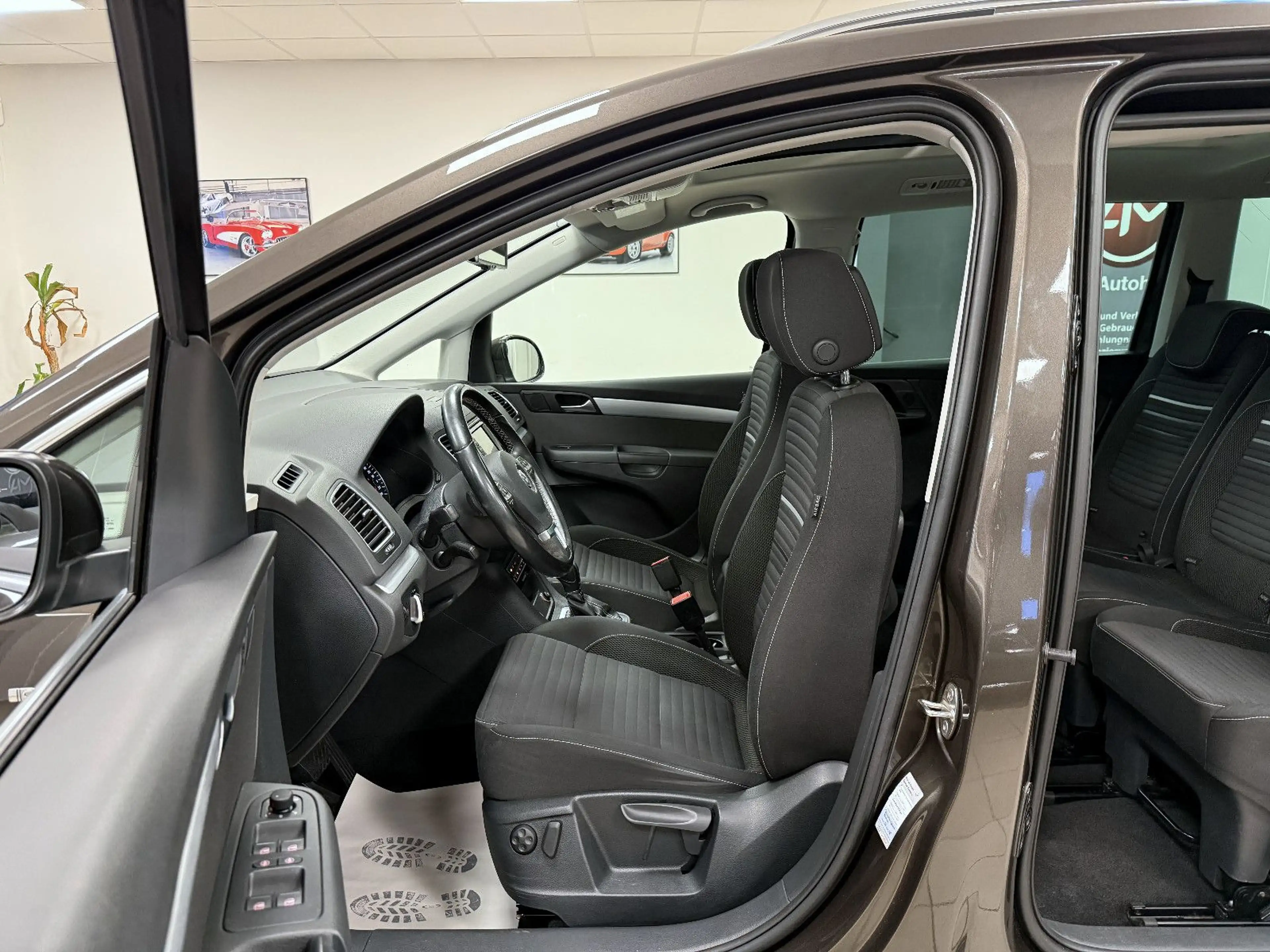 Volkswagen Sharan Cup BMT *7Sitzer*PanoramaSD*AHK*Kamera — photo 6