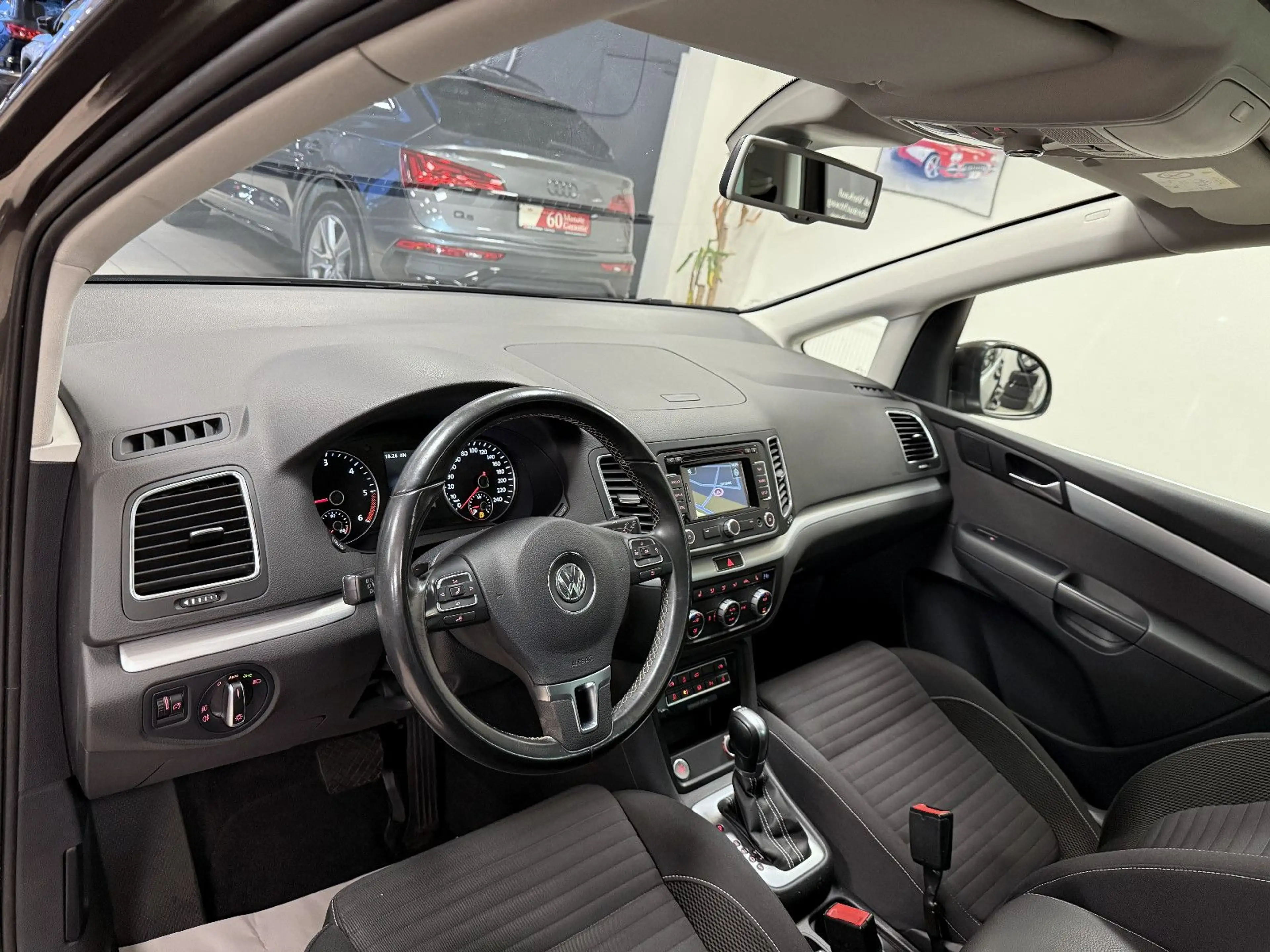 Volkswagen Sharan Cup BMT *7Sitzer*PanoramaSD*AHK*Kamera — photo 5