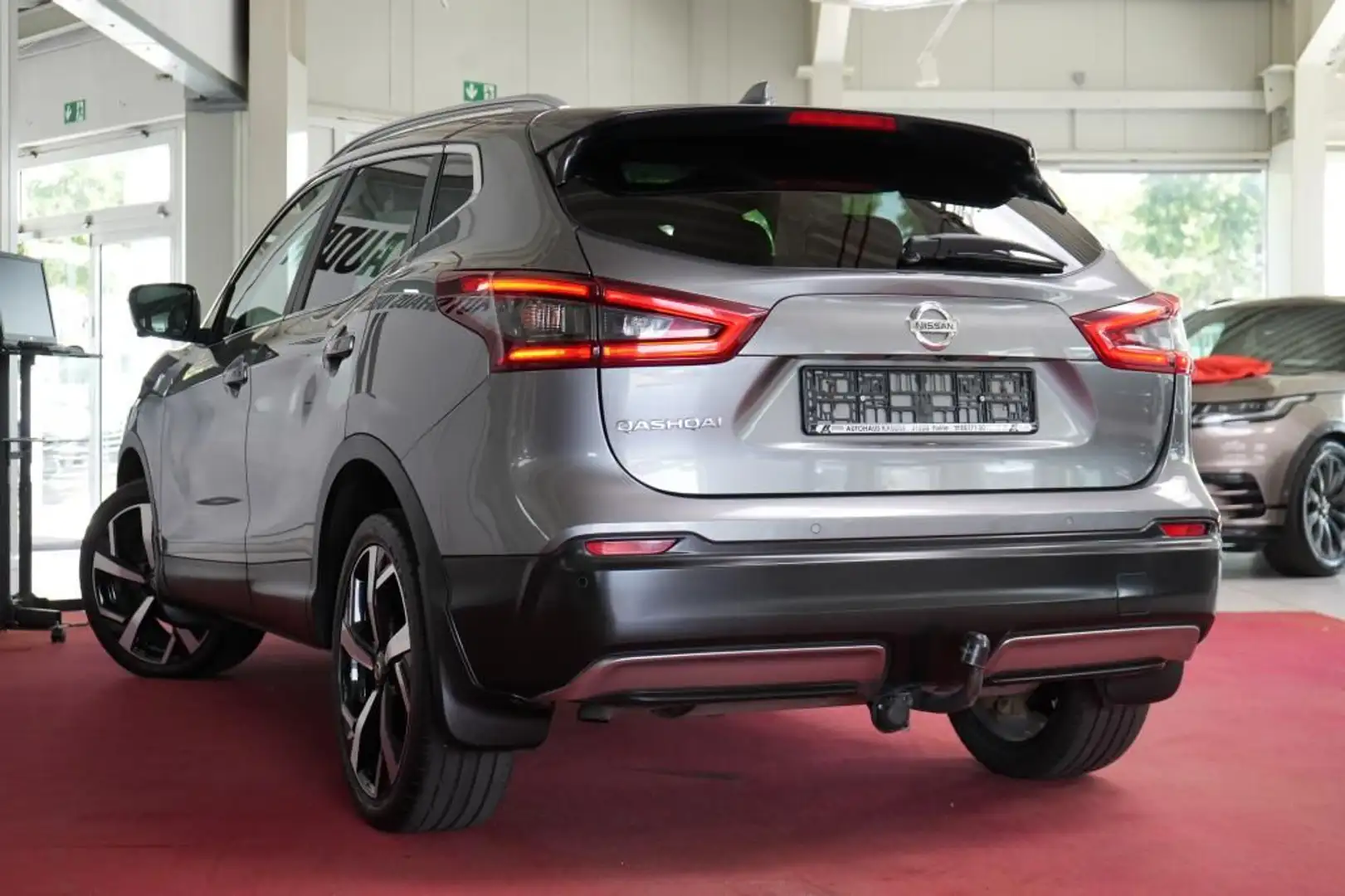 Nissan Qashqai 1.6 XTRONIC *LED*AHK*Pano*Navi*Kamera* Grau - 2