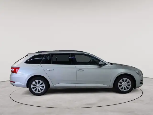 Skoda Superb view 3