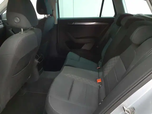 Skoda Superb view 13