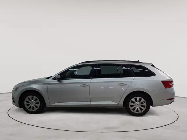 Skoda Superb view 6