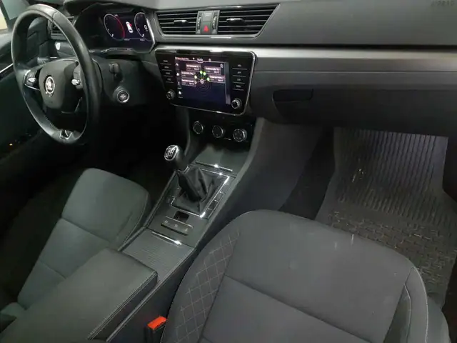 Skoda Superb view 9