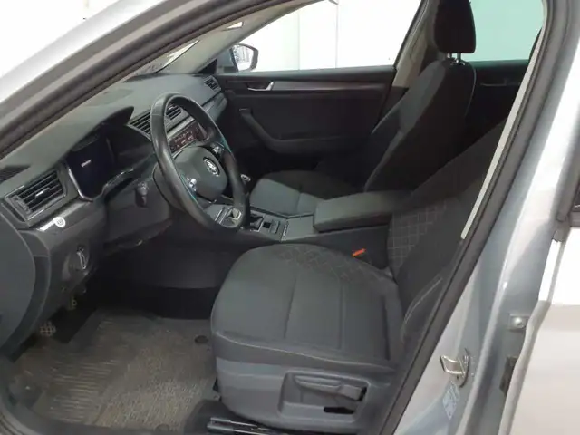 Skoda Superb view 7