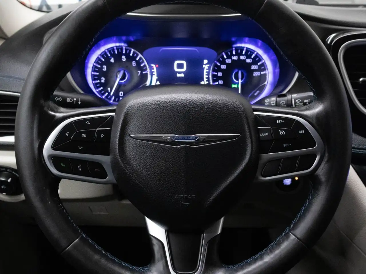 Chrysler Pacifica снимка Chrysler Pacifica