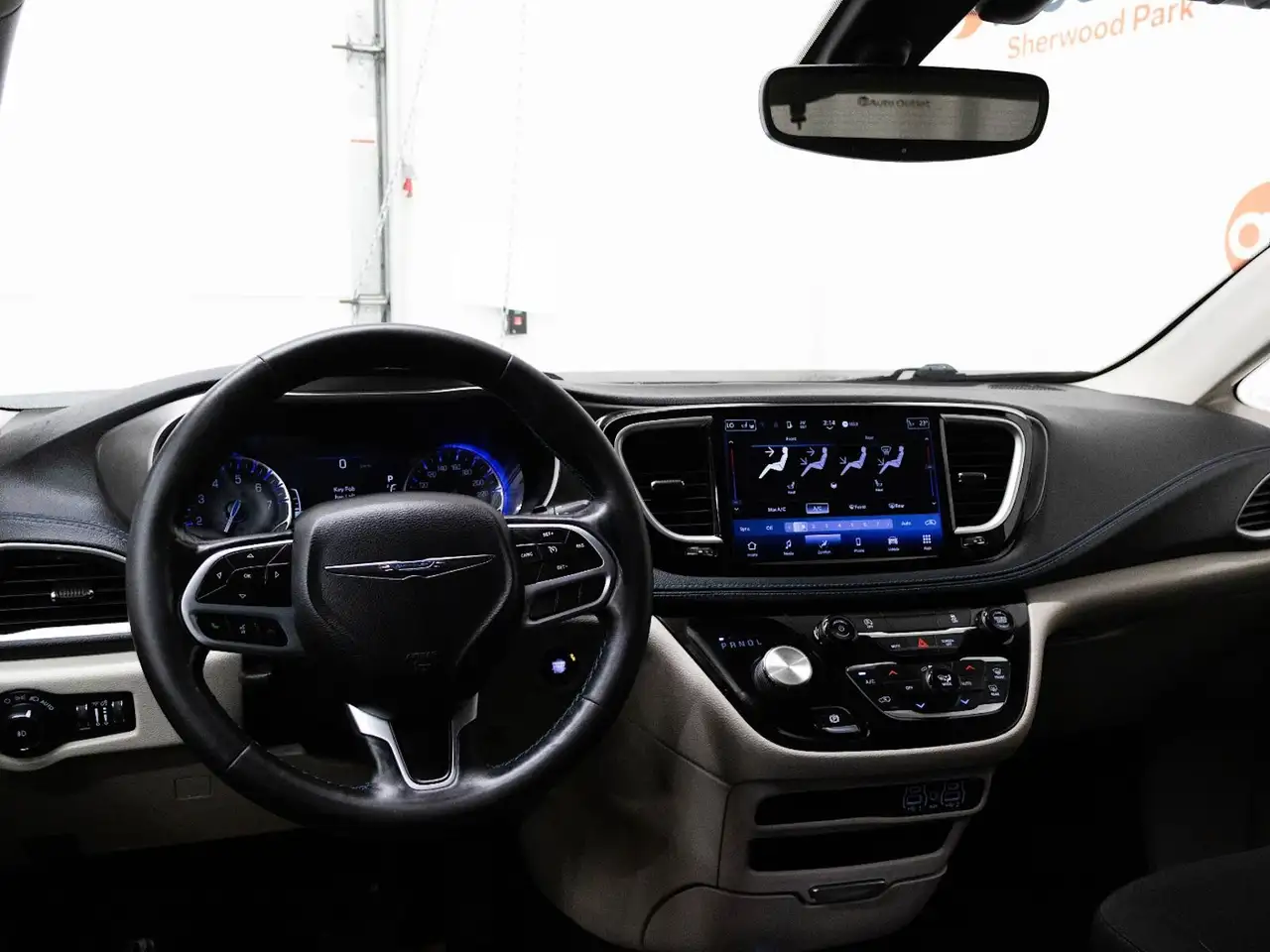 Chrysler Pacifica снимка Chrysler Pacifica