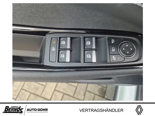 Renault Austral view 11