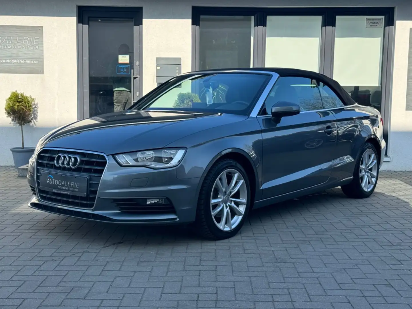 Audi A3 Cabriolet DSG°SHZ°Tempomat°PDC°Navi Grau - 1