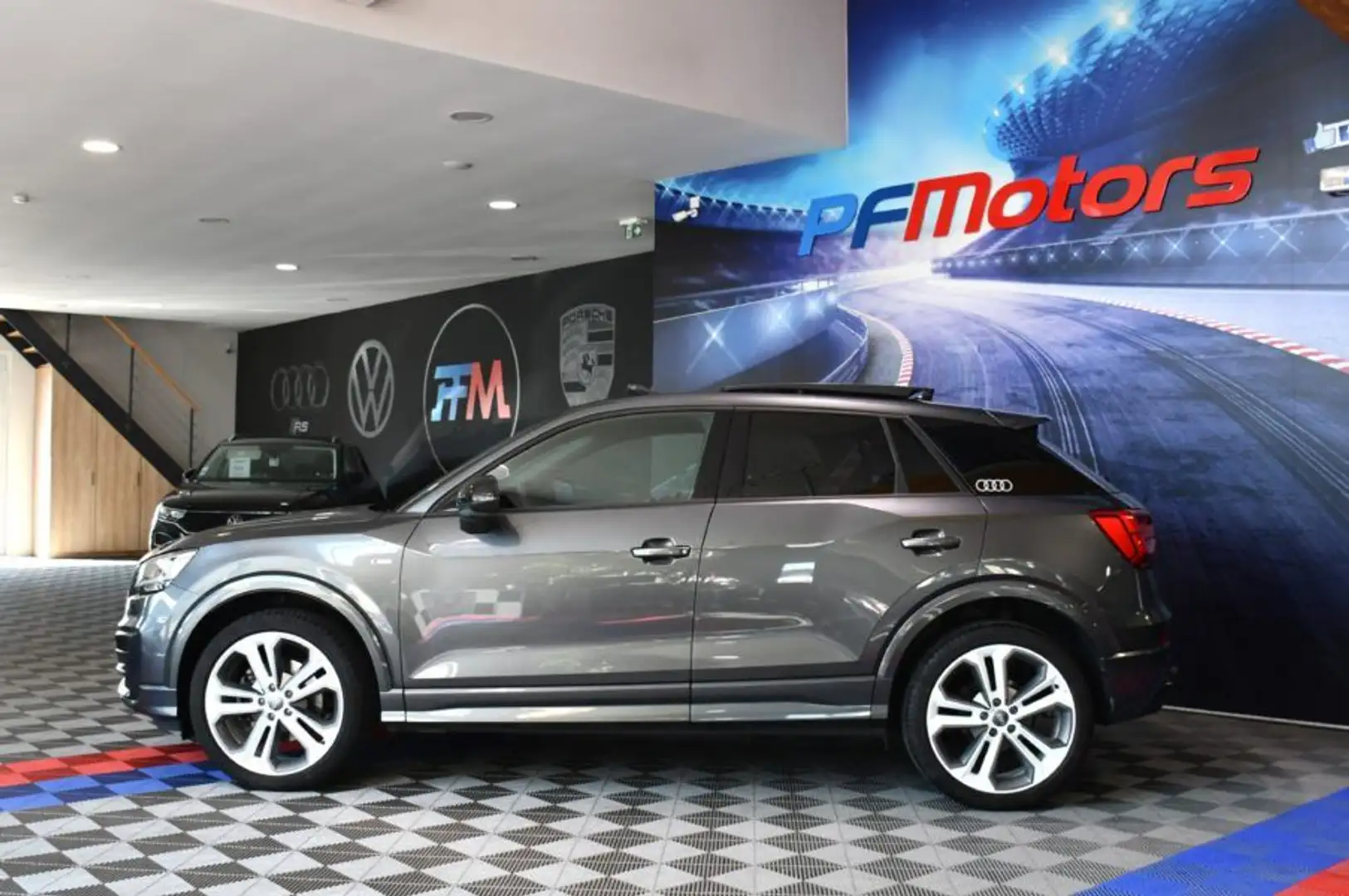 Audi Q2 S-Line 35 TFSI 150 S-Tronic GPS Virtual Pré Sense  Gris - 2
