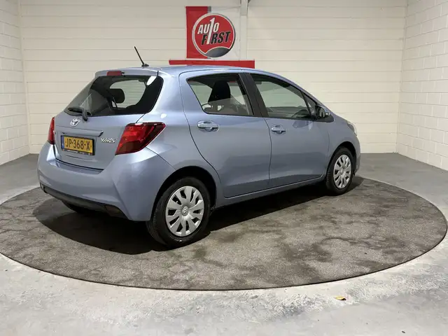 Toyota Yaris view 4