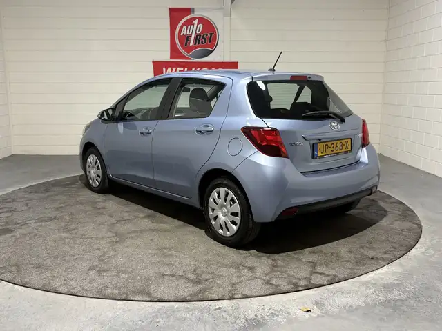 Toyota Yaris view 3