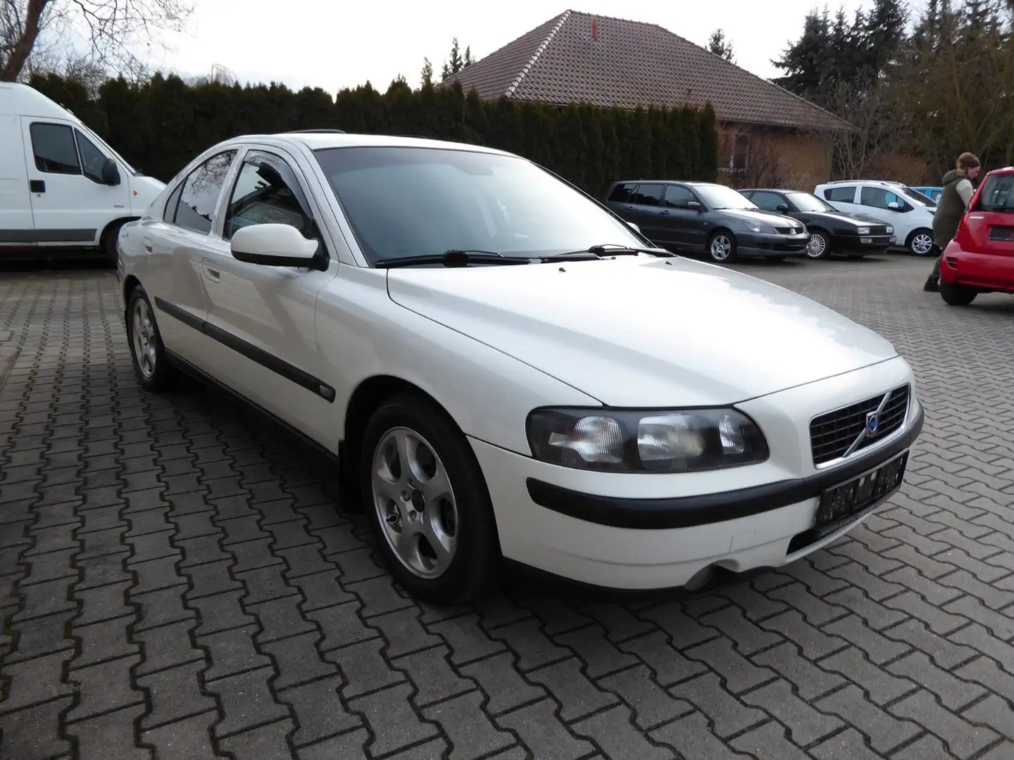 Volvo S60 2.4 125kW Comfort Alu 16"/AHK/Zahnriemen neu Blanc - 2