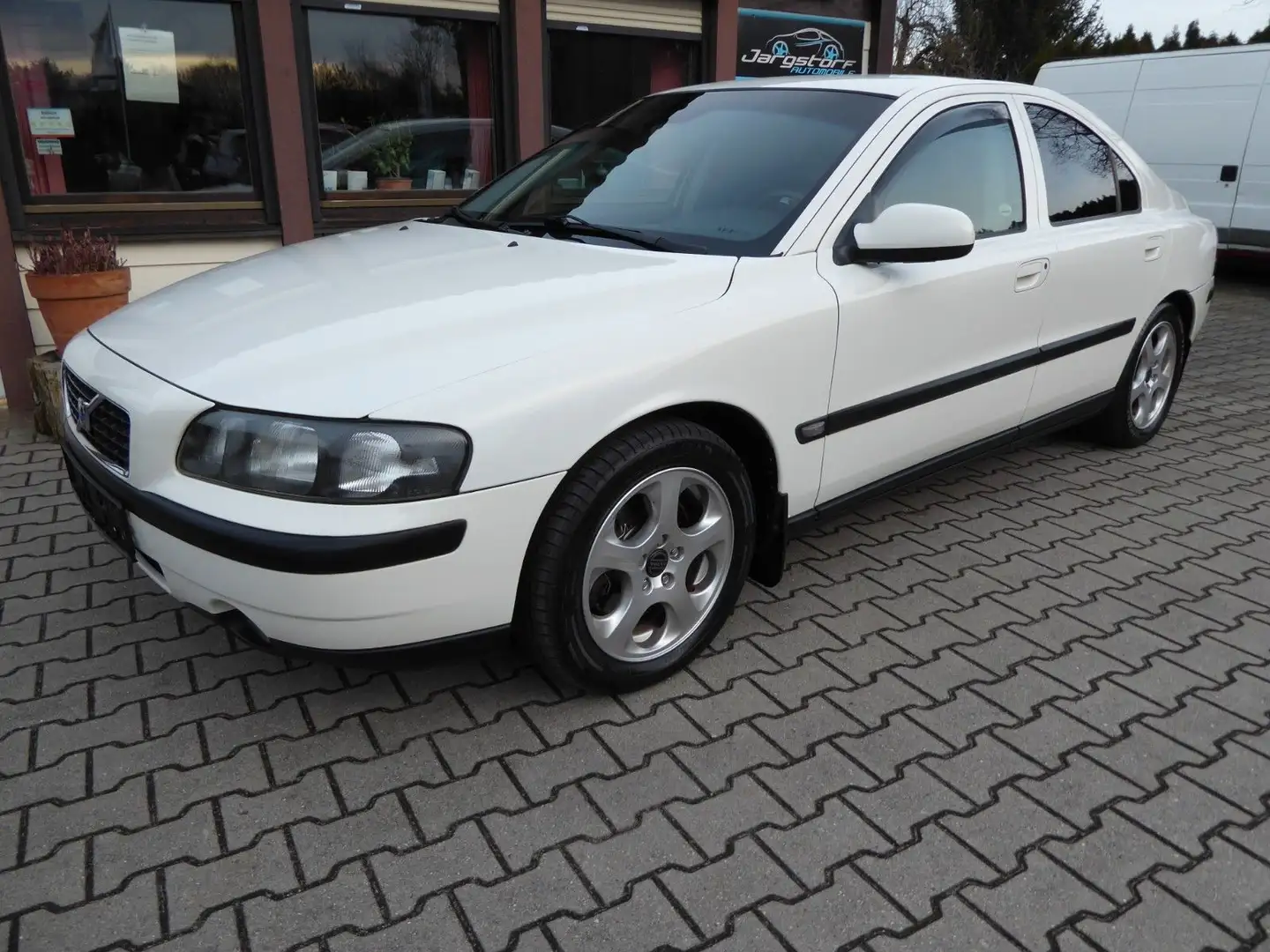 Volvo S60 2.4 125kW Comfort Alu 16"/AHK/Zahnriemen neu Blanc - 1