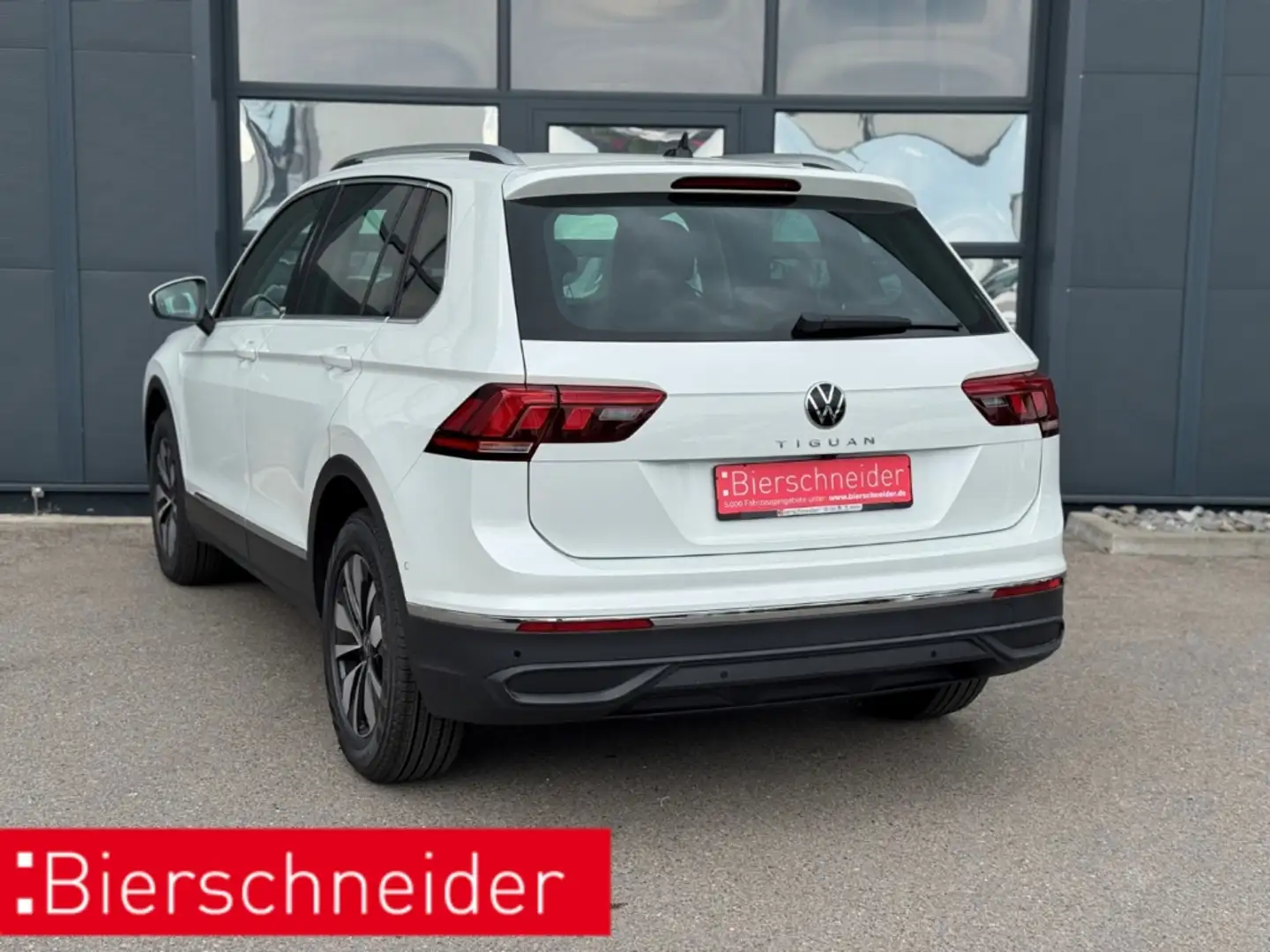 Volkswagen Tiguan 2.0 TDI DSG Move LED NAVI AHK ACC PARKASS VO+HI Weiß - 2