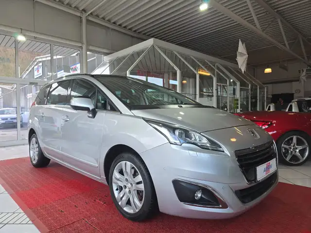 Peugeot 5008 Allure BI-XENON+PANO+NAVI+7-SITZER