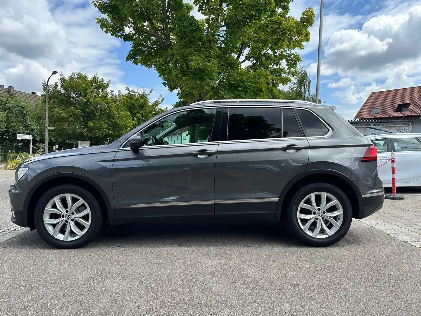 Volkswagen Tiguan Highline BMT/Start-Stopp 4Motion Grau - 2