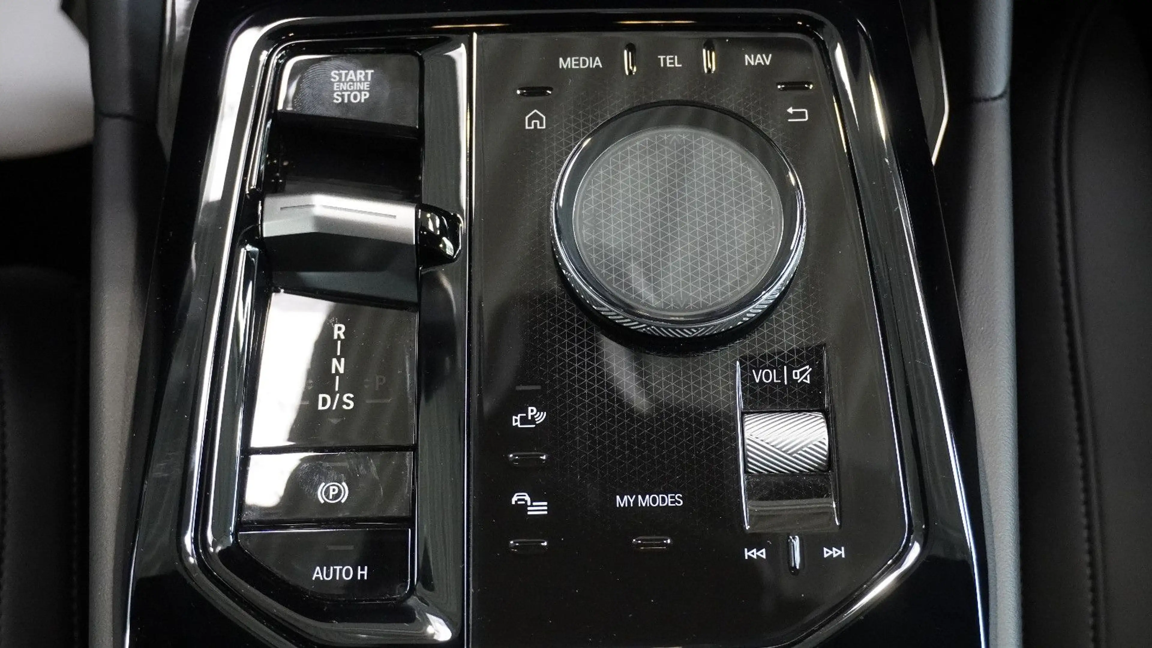 BMW 540 d Limousine xDrive M Sport*HEAD-UP*STHZ*360°* — photo 12