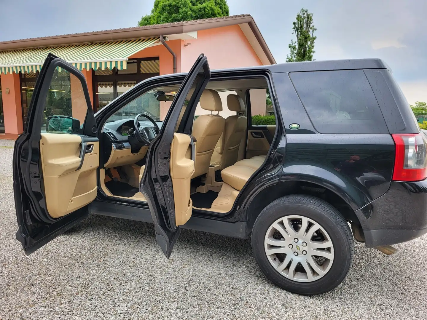Land Rover Freelander 2.2 TD4 S.W. HSE Noir - 1