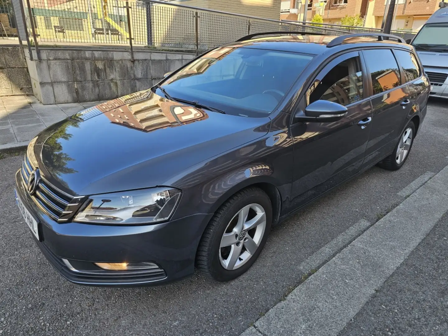 Volkswagen Passat Variant 1.6TDI Bluemotion Gris - 2