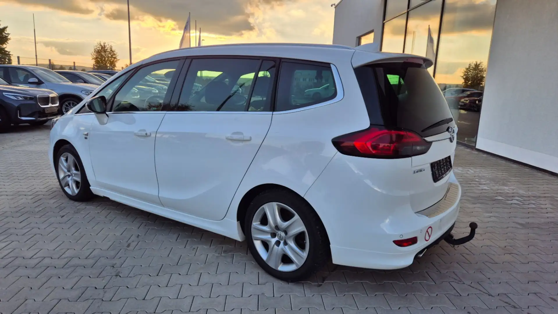 Opel Zafira Tourer +nur an Händler/Export+HU 10/26 Weiß - 2