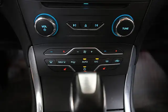 Ford Galaxy view 16