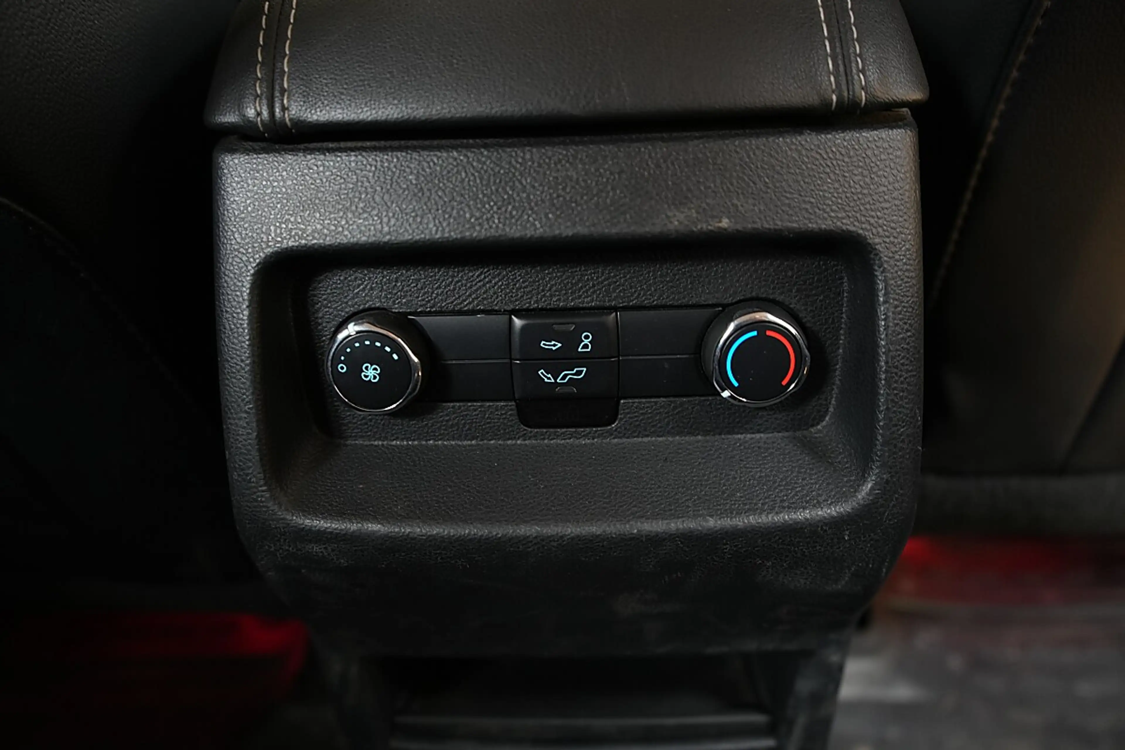 Ford Galaxy 2,0 TDCi AWD Titanium Start/Stop Powershift — photo 13