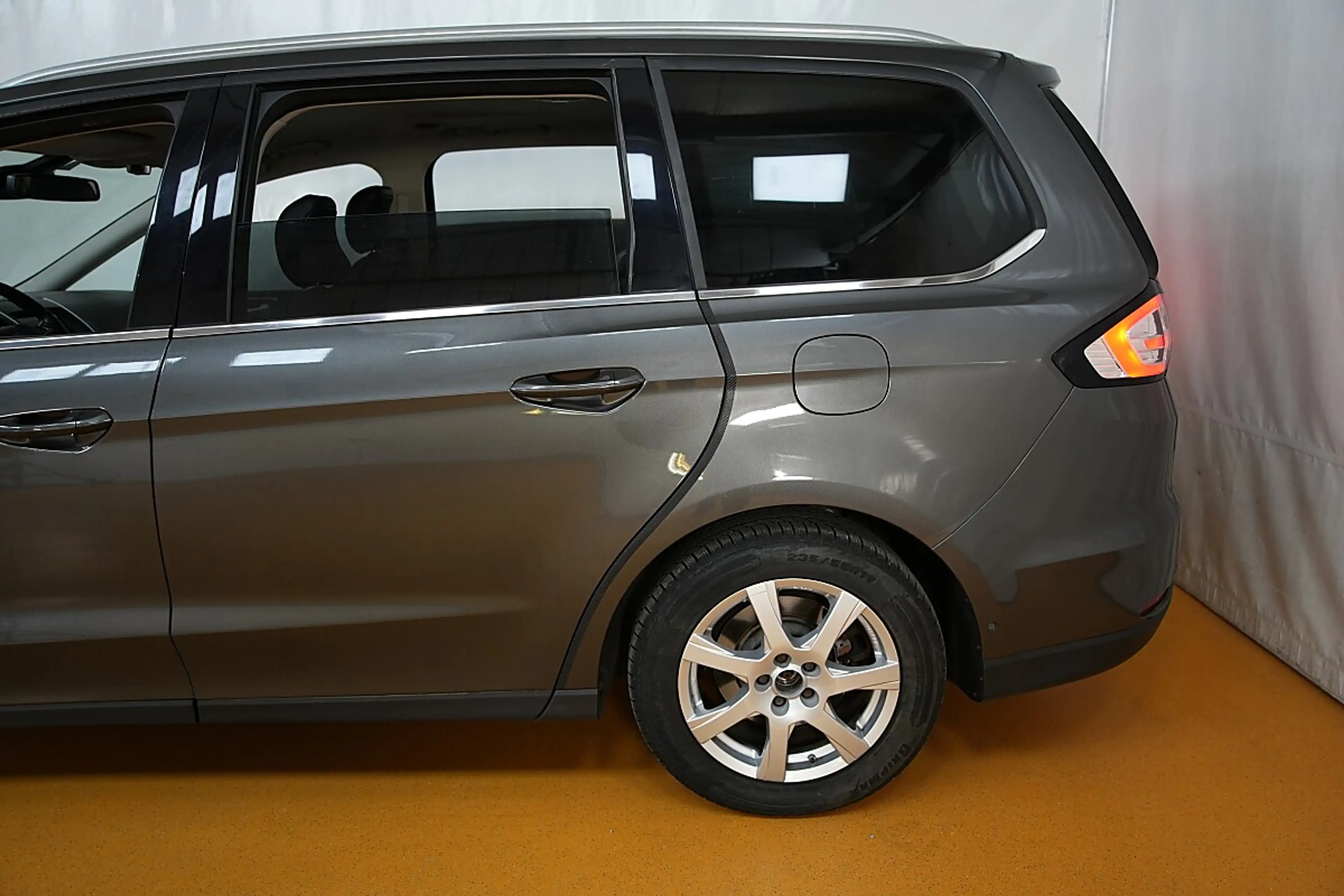 Ford Galaxy 2,0 TDCi AWD Titanium Start/Stop Powershift — photo 4