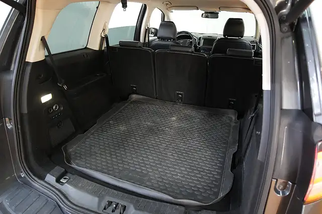 Ford Galaxy view 30