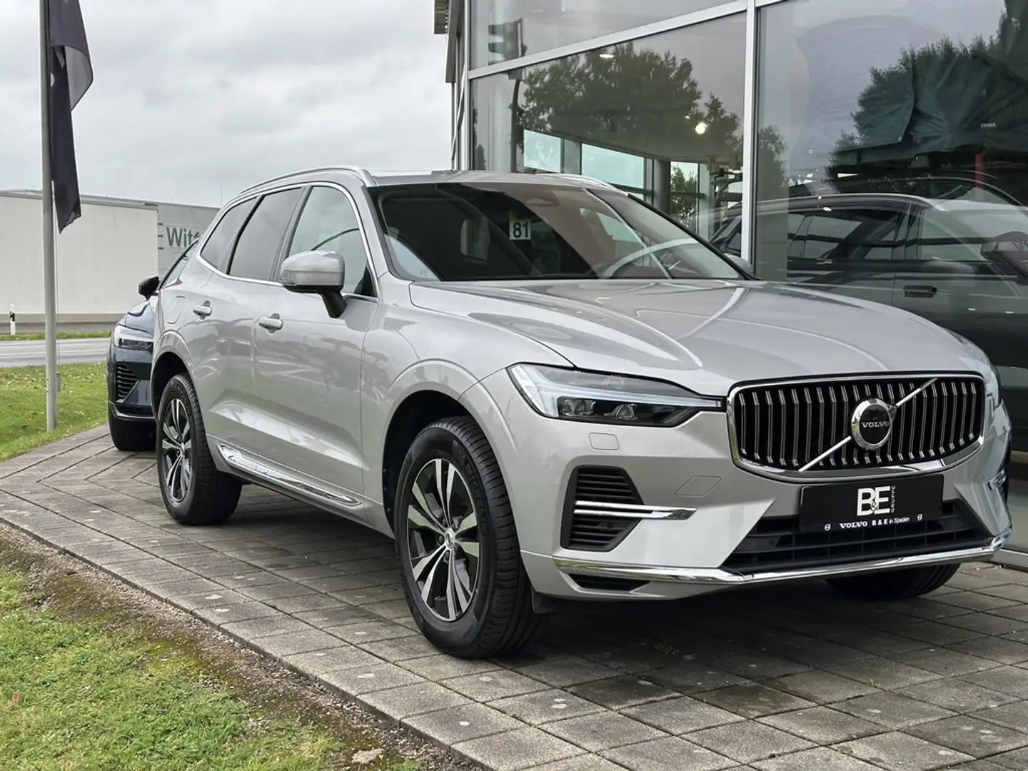 Volvo XC60 T6 Inscription Expression Recharge AWD Silber - 2