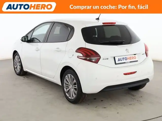 Peugeot 208 view 4