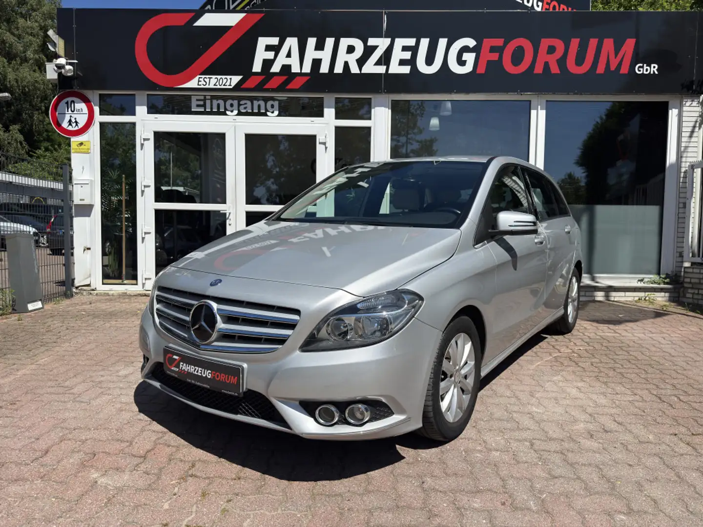 Mercedes-Benz B 180 Kindersitz*Leder*Automatik*Garantie Argent - 1