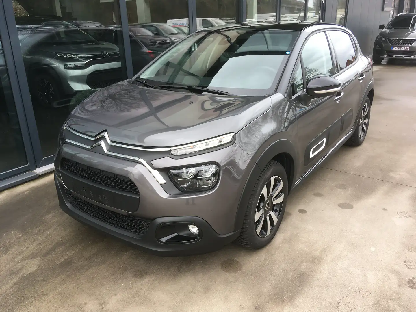 Citroen C3 1.2 PureTech Shine S Grijs - 1