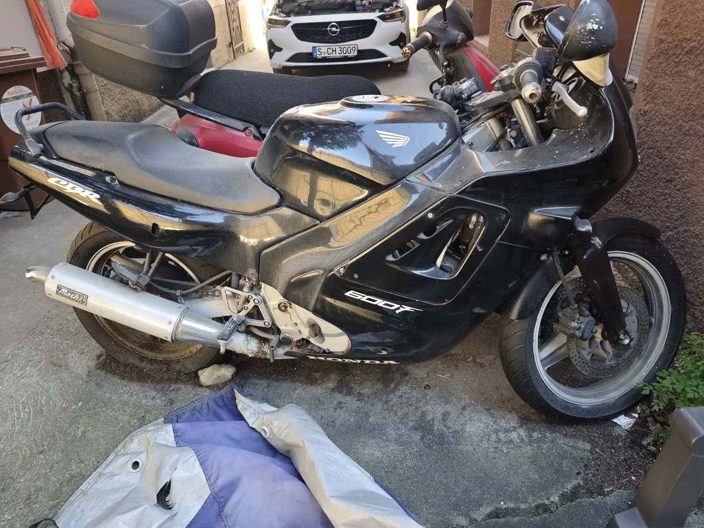 Honda CBR 600 Černá - 1