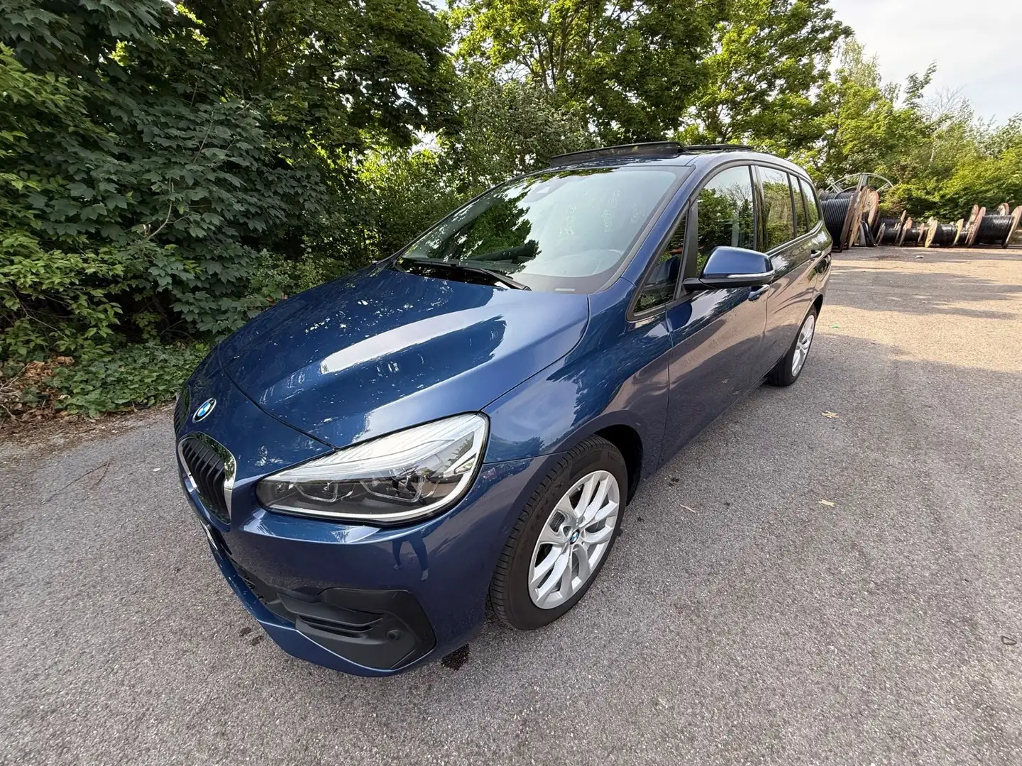 BMW 220 Baureihe 2 Gran Tourer 220 d xDrive Advan Blau - 1