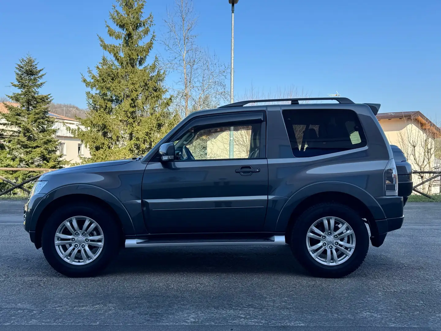 Mitsubishi Pajero 3200 INSTYLE 3 PORTE AUTOMATICO PARI AL NUOVO Grigio - 2