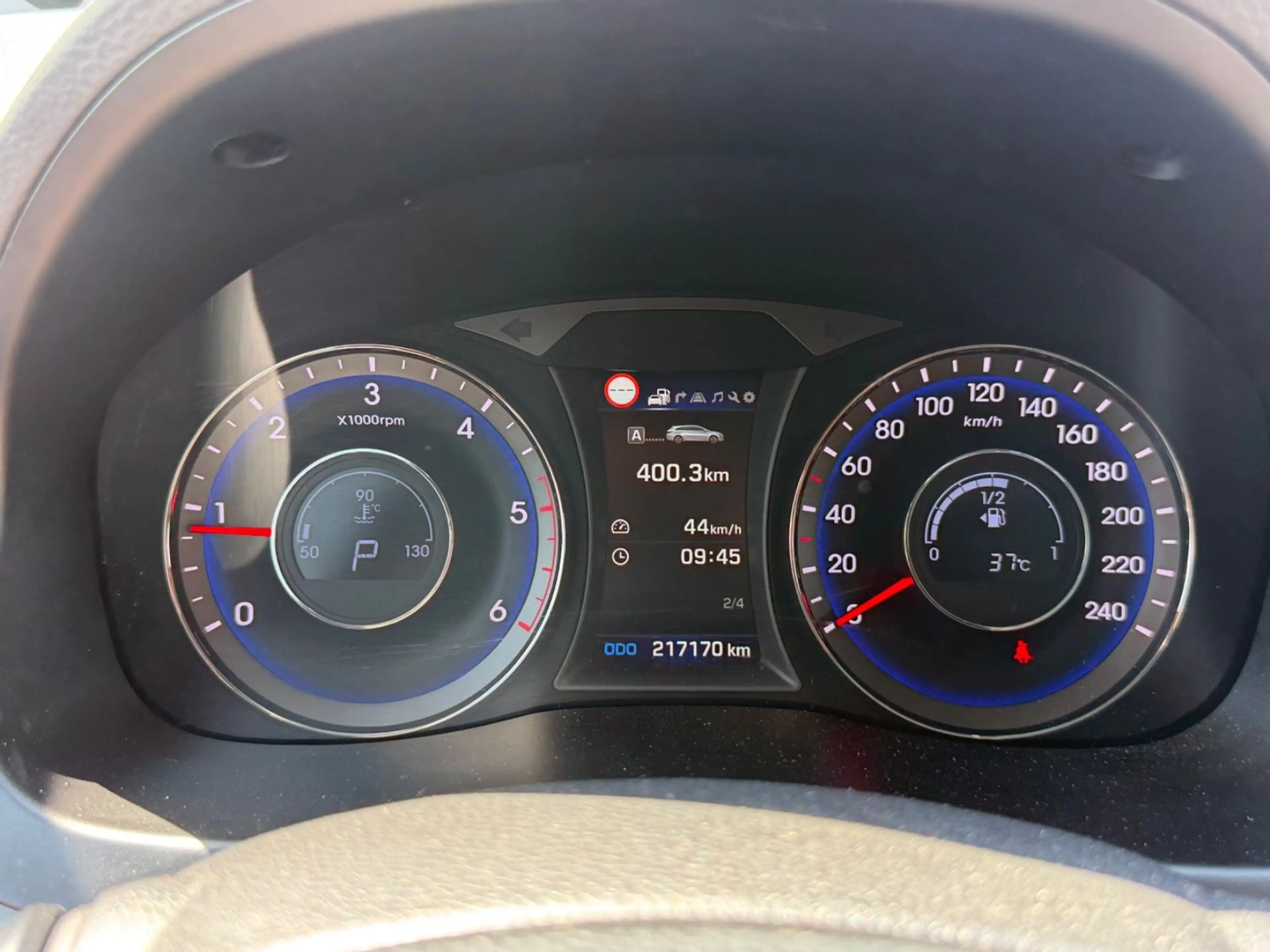 Hyundai i40 cwblue Premium 1.7CRDIAutom. XenonLederPano — photo 12