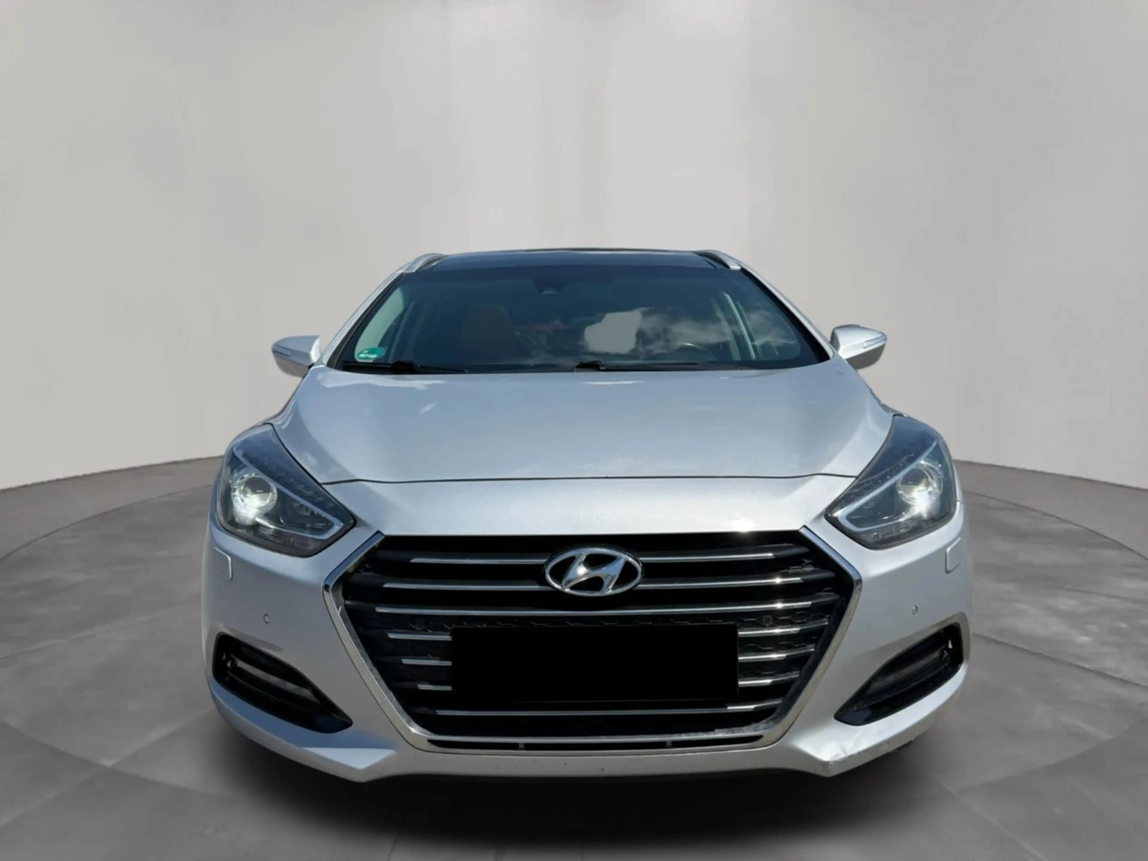 Hyundai i40 cwblue Premium 1.7CRDIAutom. XenonLederPano — photo 2