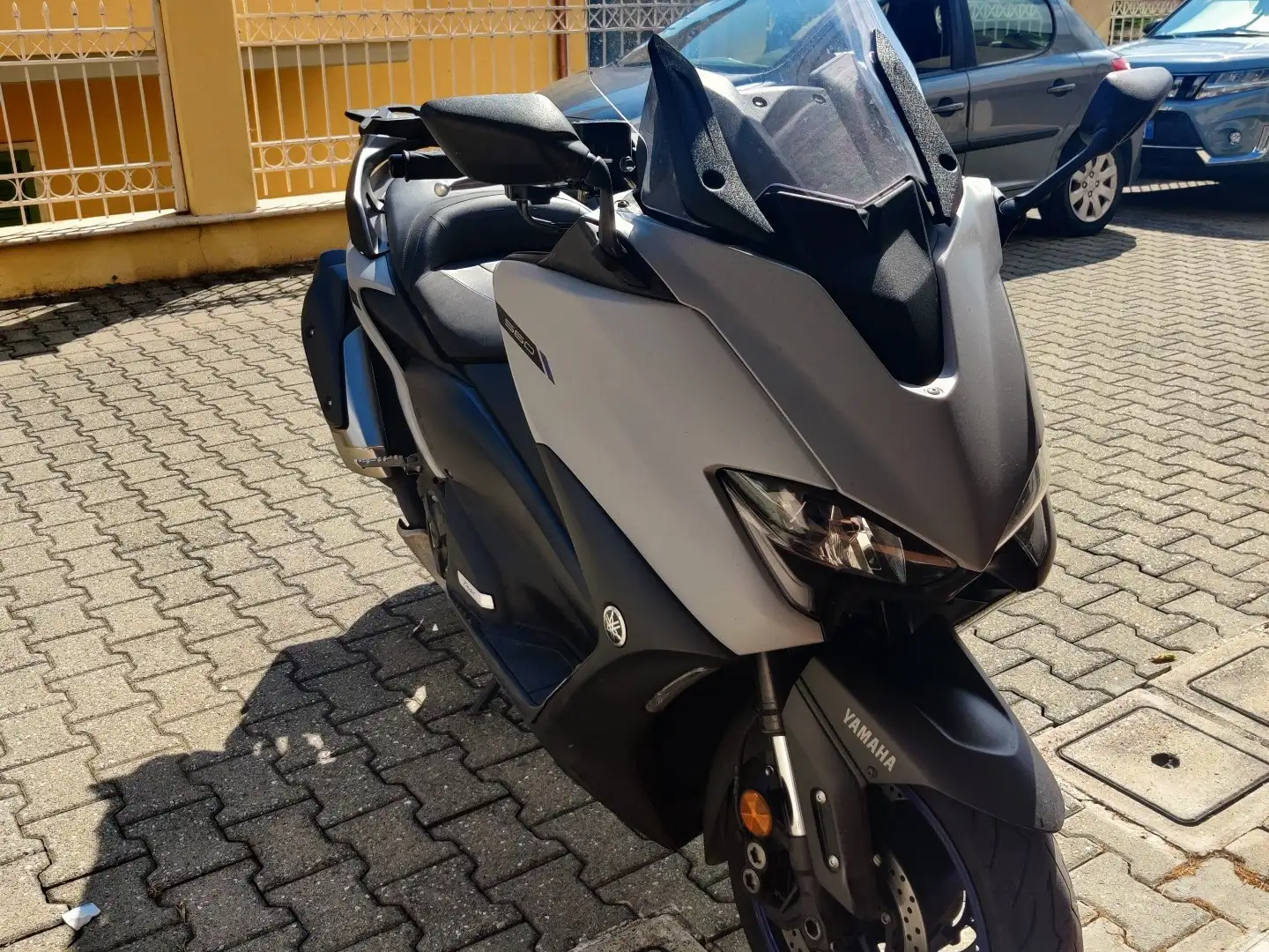 Yamaha TMAX 560 Grey - 1