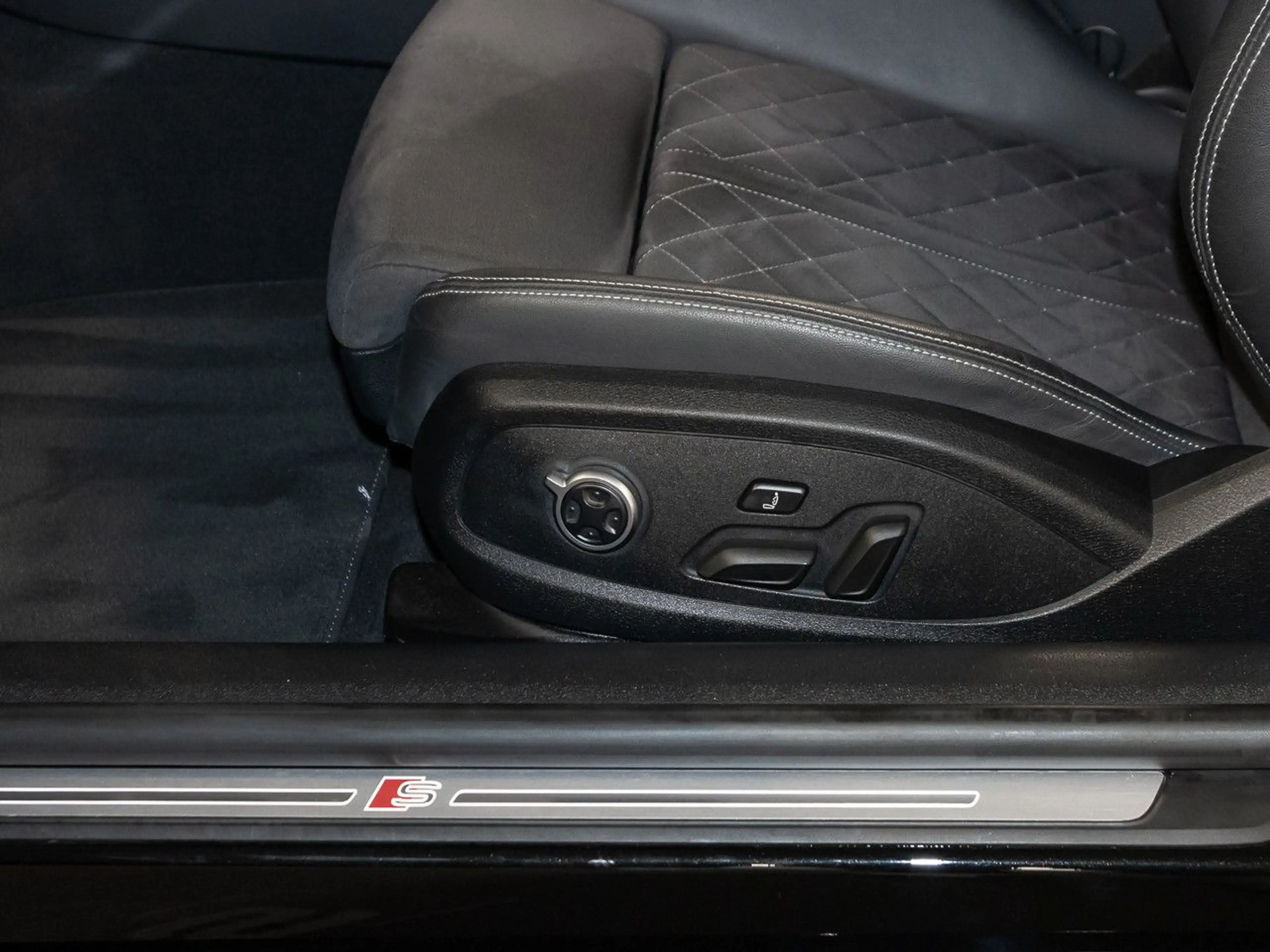 Audi S5 3.0 TFSI qu Laser Memory 360° 20" — photo 15