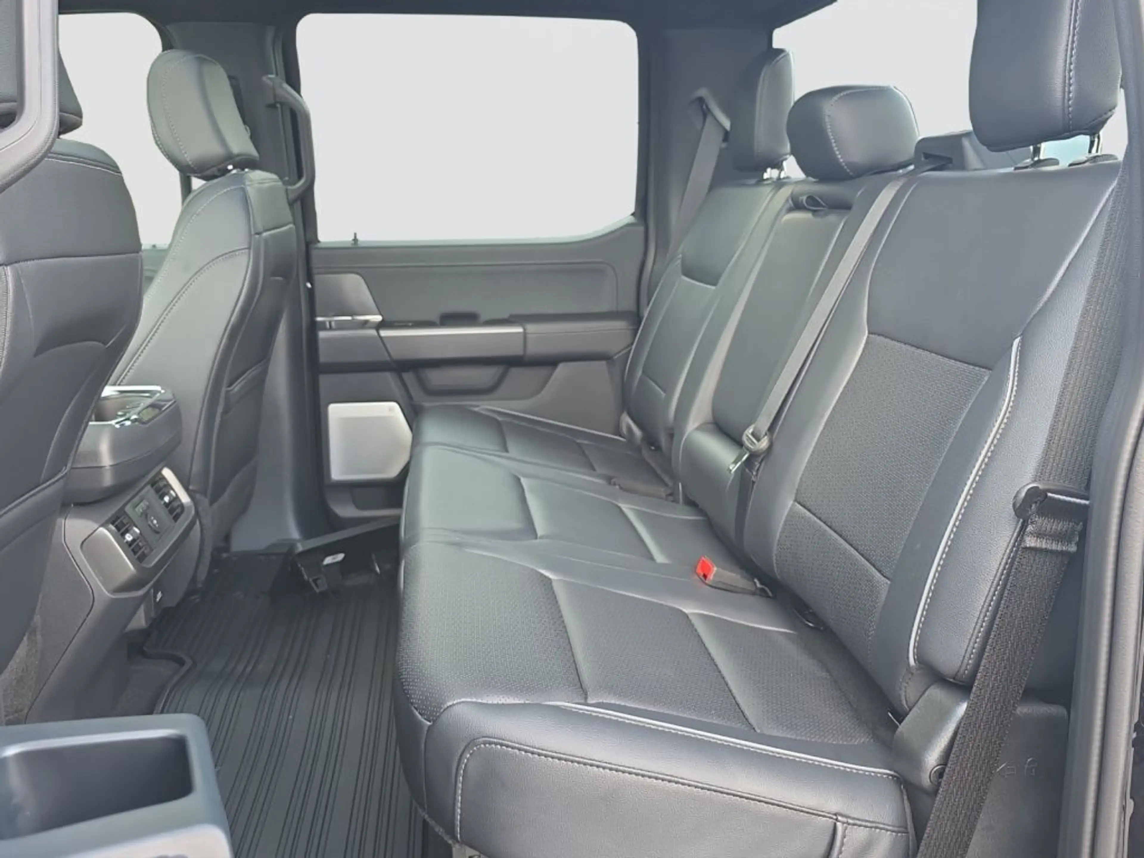 Ford F 150 5.0L V8 Black Edition Lariat MY2026 — photo 11