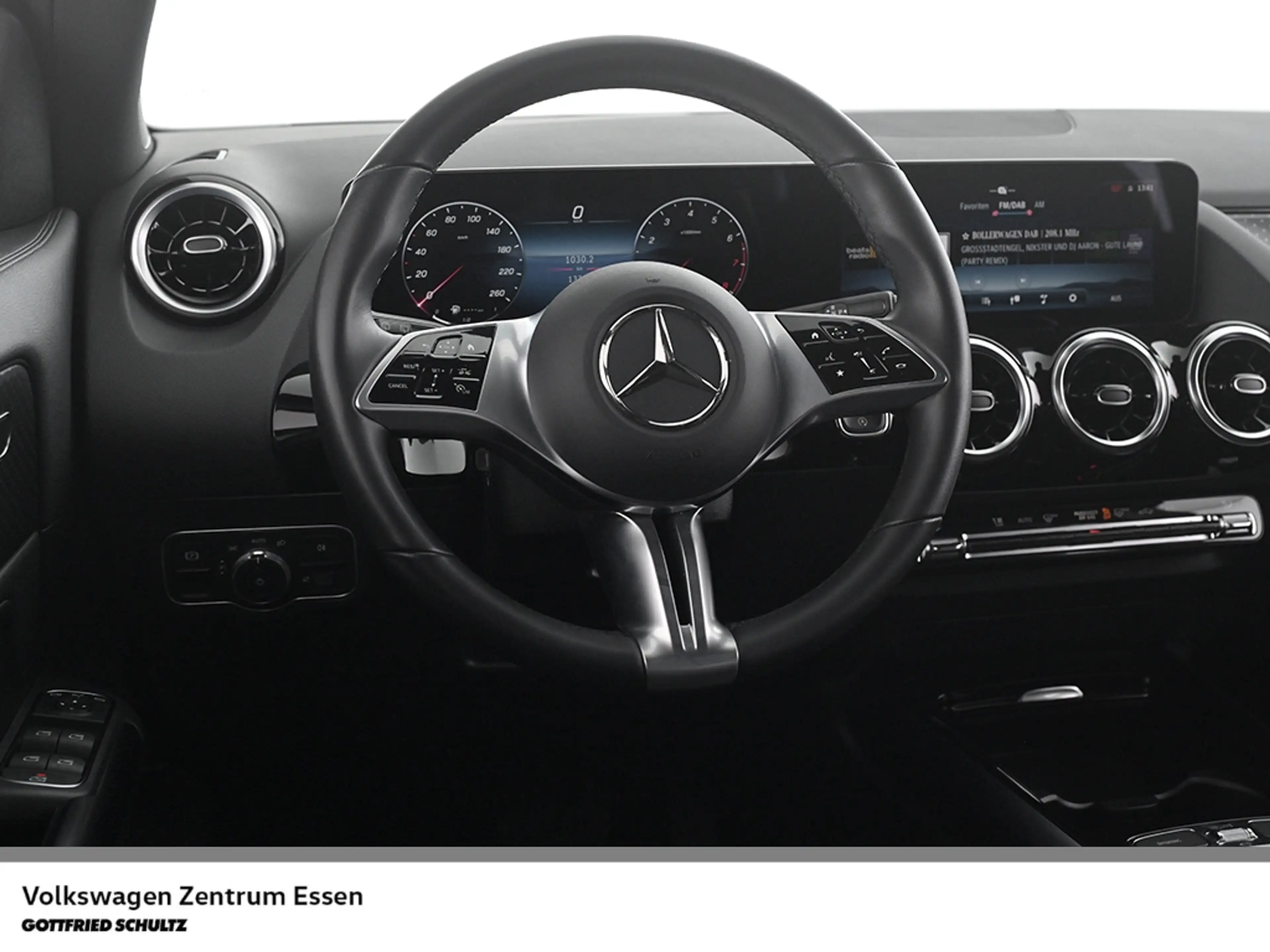 Mercedes-Benz GLA 200 LED Navi AHK R-Kamera Sitzhzg — photo 15